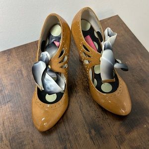 Betsy Johnson Learher Retro Wedges Heels Pumps Brown Size 6M